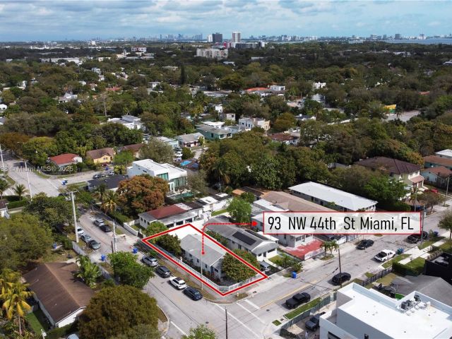 Home for sale at 93 NW 44th St - photo 5842256