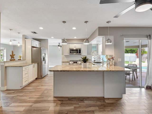 Home for sale at 625 Sunshine Drive - photo 5949595