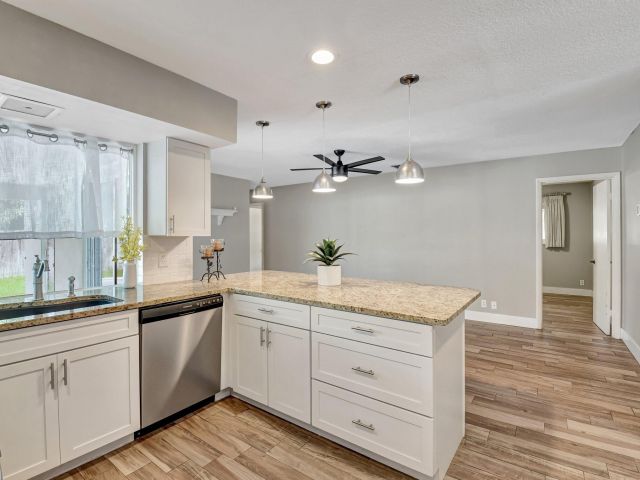 Home for sale at 625 Sunshine Drive - photo 5949598