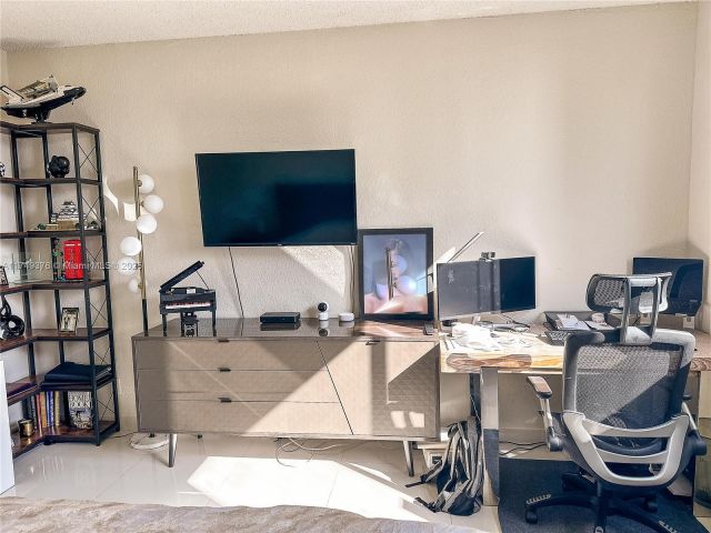 Apartment for sale  Unit #905 - photo 5648192