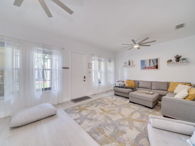 Home for rent at 8335 NW 7th Terrace - photo 5715988