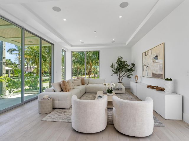 Home for sale at 1070 Del Harbour Drive - photo 5757466