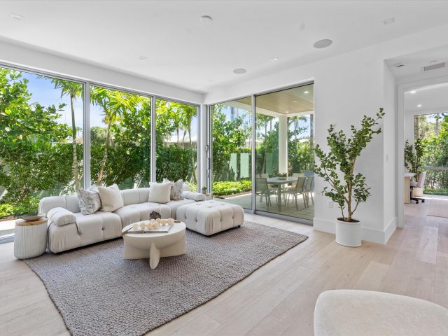 Home for sale at 1070 Del Harbour Drive - photo 5757473