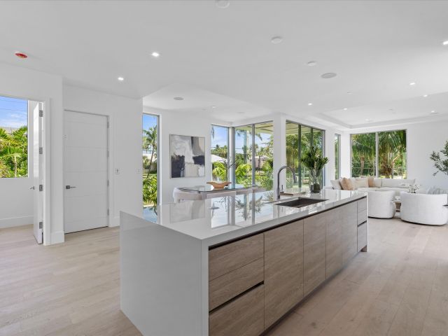 Home for sale at 1070 Del Harbour Drive - photo 5757476