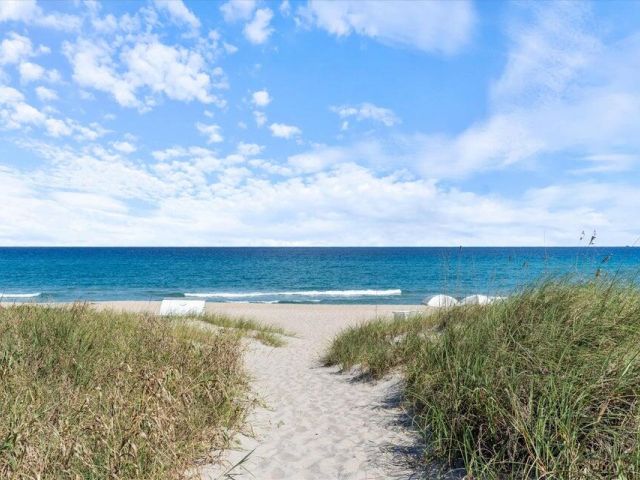 Home for sale at 1070 Del Harbour Drive - photo 5757482