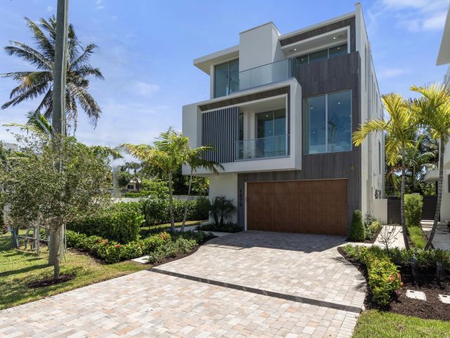 Home for sale at 1070 Del Harbour Drive - photo 5757483