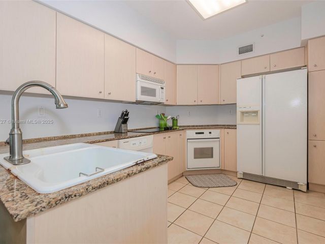 Apartment for sale  Unit # - photo 5687065