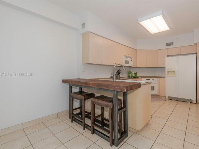 Apartment for sale  Unit # - photo 5687067