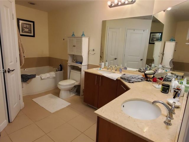 Apartment for sale  Unit #701 - photo 6012634