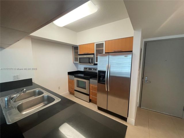 1-bedroom condo for sale in Miami - 1750 N Bayshore Dr 2309 - MondialRealty