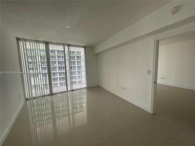 1-bedroom condo for sale in Miami - 1750 N Bayshore Dr 2309 - MondialRealty