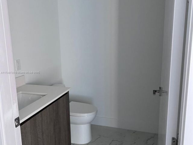 Apartment for sale  Unit #1004 - photo 6064930