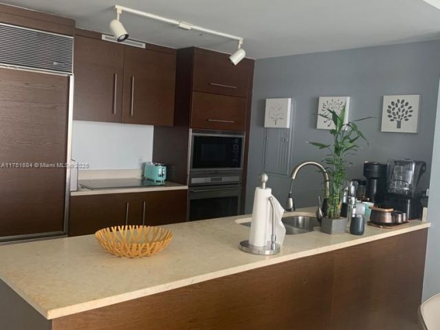 Apartment for rent  Unit #2405 - photo 5613817