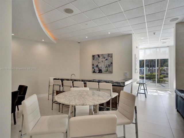 Apartment for sale  Unit #1001 - photo 5630735