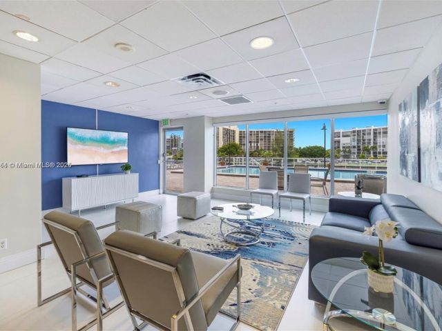 Apartment for sale  Unit #1001 - photo 5630740