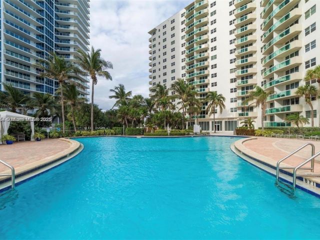 Apartment for sale  Unit #1001 - photo 7447300