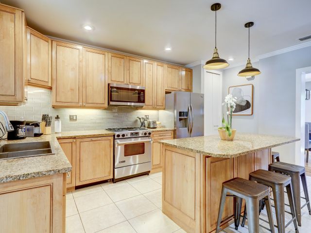 Home for rent at 411 26th Street - photo 6533968