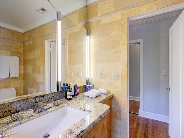 Home for rent at 411 26th Street - photo 6533972