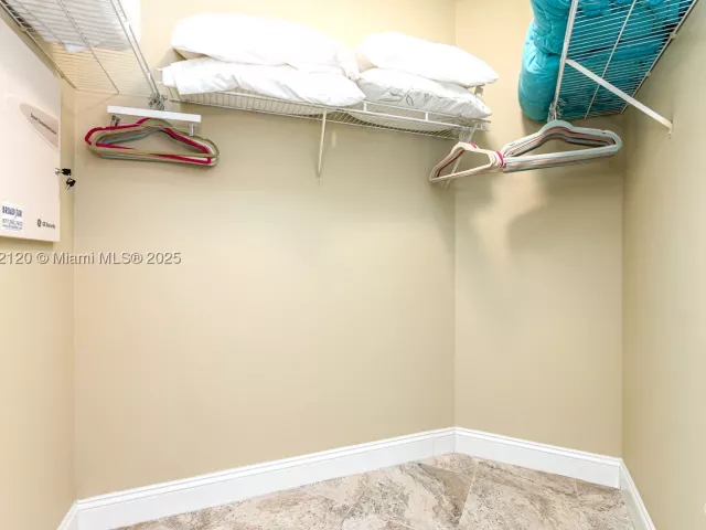 1-bedroom condo for sale in Sunny Isles Beach - 16699 Collins Ave 3010 - MondialRealty