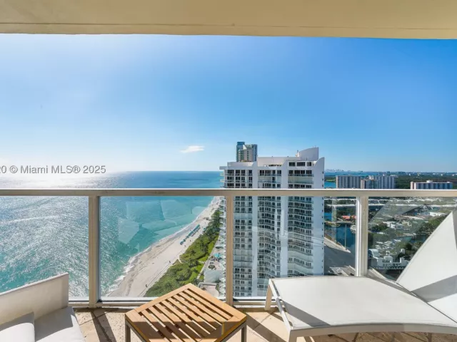 1-bedroom condo for sale in Sunny Isles Beach - 16699 Collins Ave 3010 - MondialRealty