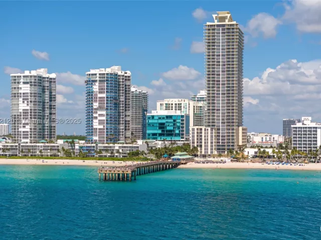 1-bedroom condo for sale in Sunny Isles Beach - 16699 Collins Ave 3010 - MondialRealty
