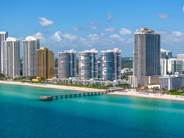 1-bedroom condo for sale in Sunny Isles Beach - 16699 Collins Ave 3010 - MondialRealty