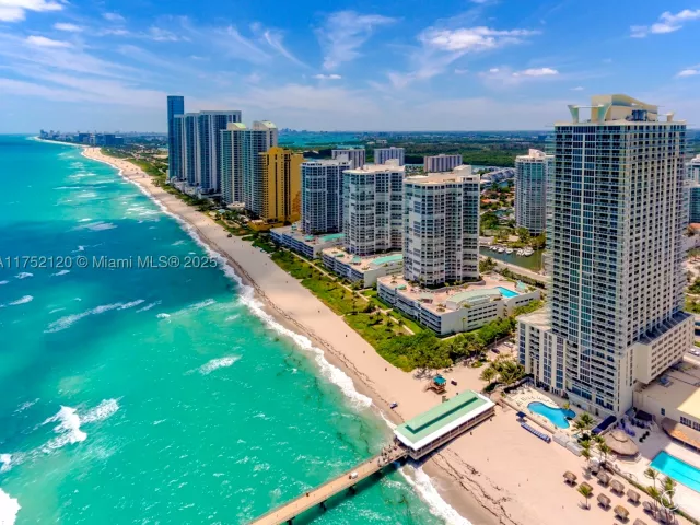 1-bedroom condo for sale in Sunny Isles Beach - 16699 Collins Ave 3010 - MondialRealty