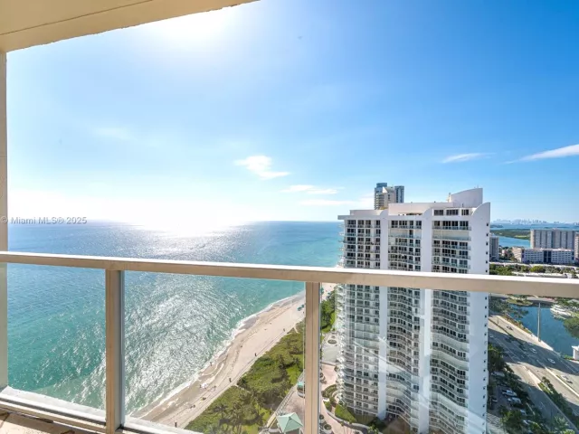 1-bedroom condo for sale in Sunny Isles Beach - 16699 Collins Ave 3010 - MondialRealty