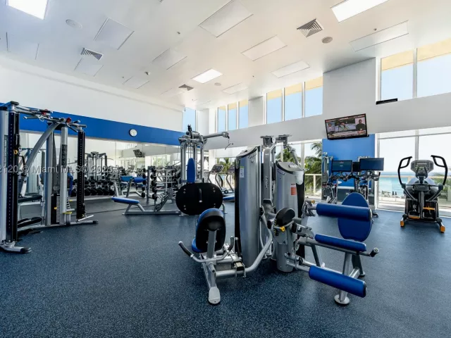 1-bedroom condo for sale in Sunny Isles Beach - 16699 Collins Ave 3010 - MondialRealty