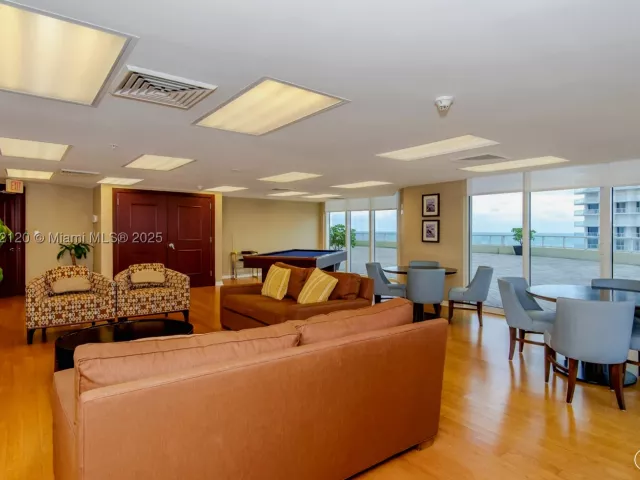 1-bedroom condo for sale in Sunny Isles Beach - 16699 Collins Ave 3010 - MondialRealty
