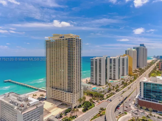 1-bedroom condo for sale in Sunny Isles Beach - 16699 Collins Ave 3010 - MondialRealty