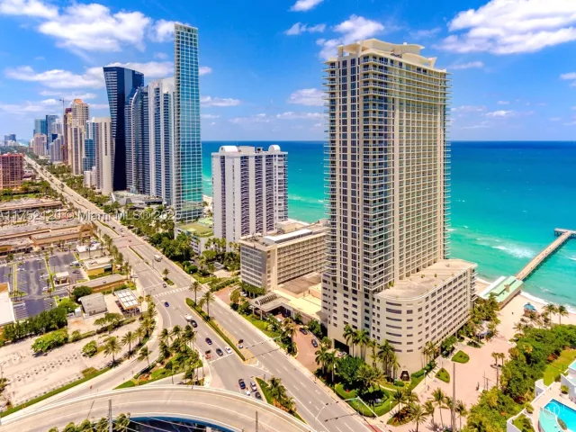 1-bedroom condo for sale in Sunny Isles Beach - 16699 Collins Ave 3010 - MondialRealty