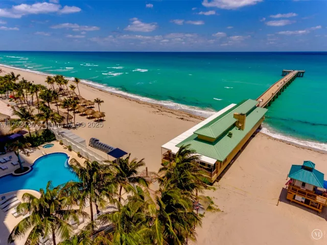 1-bedroom condo for sale in Sunny Isles Beach - 16699 Collins Ave 3010 - MondialRealty