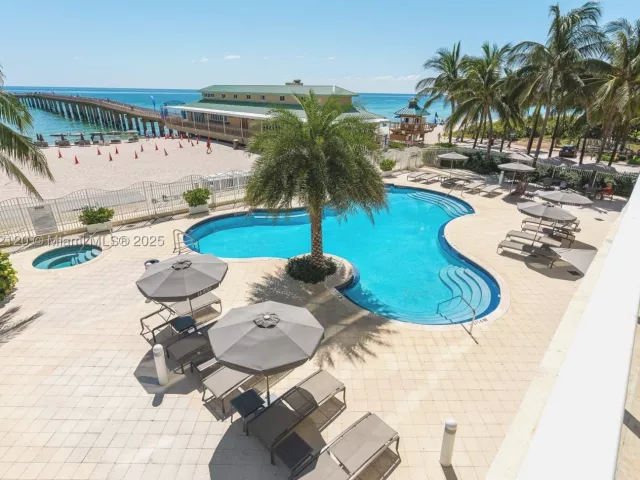 1-bedroom condo for sale in Sunny Isles Beach - 16699 Collins Ave 3010 - MondialRealty