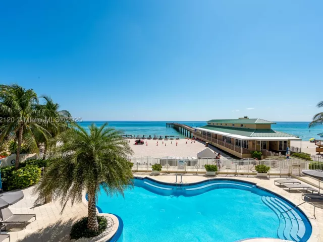 1-bedroom condo for sale in Sunny Isles Beach - 16699 Collins Ave 3010 - MondialRealty