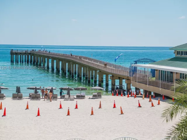 1-bedroom condo for sale in Sunny Isles Beach - 16699 Collins Ave 3010 - MondialRealty
