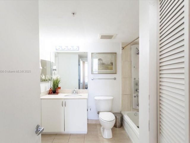 Apartment for sale  Unit #4809 - photo 5835807