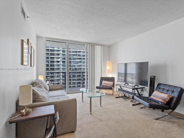 Apartment for sale  Unit #4809 - photo 5835813