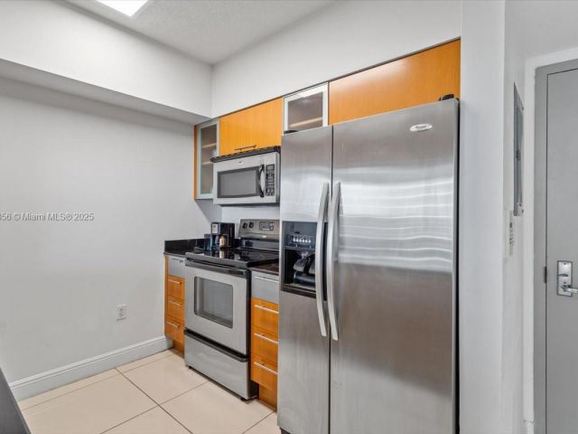 1-bedroom condo for sale in Miami - 1750 N Bayshore Dr 4809 - MondialRealty