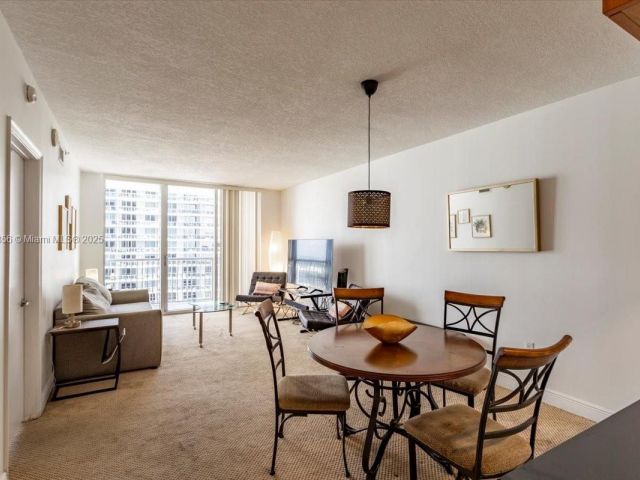1-bedroom condo for sale in Miami - 1750 N Bayshore Dr 4809 - MondialRealty