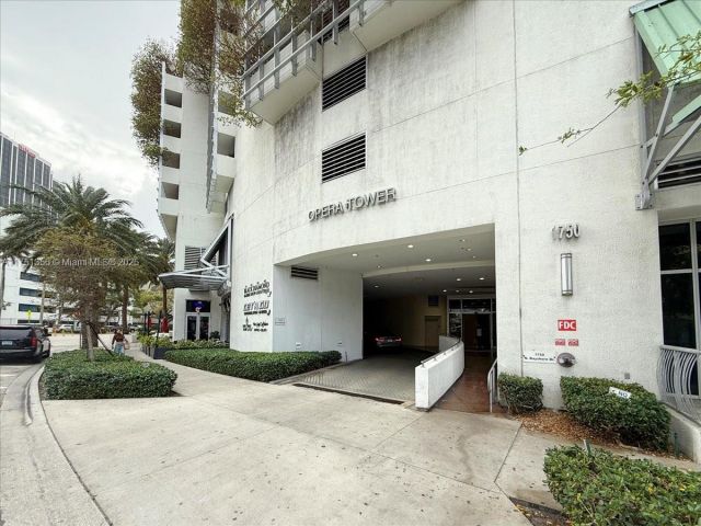 1-bedroom condo for sale in Miami - 1750 N Bayshore Dr 4809 - MondialRealty