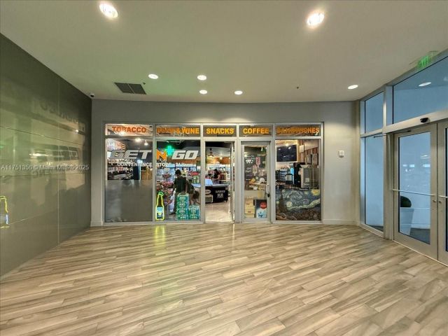 1-bedroom condo for sale in Miami - 1750 N Bayshore Dr 4809 - MondialRealty