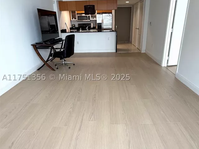 1-bedroom condo for sale in Miami - 1750 N Bayshore Dr 4809 - MondialRealty