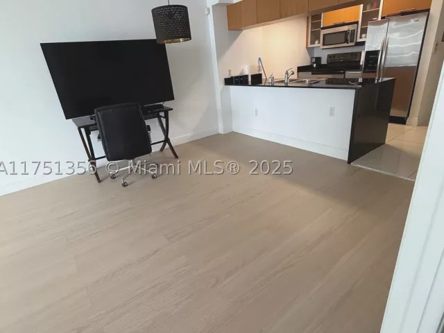 1-bedroom condo for sale in Miami - 1750 N Bayshore Dr 4809 - MondialRealty