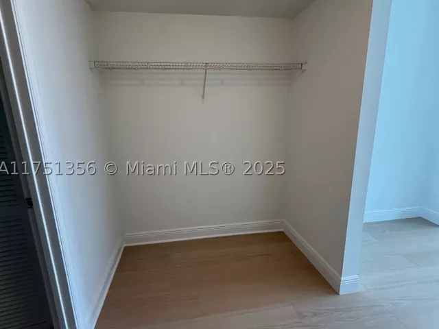 1-bedroom condo for sale in Miami - 1750 N Bayshore Dr 4809 - MondialRealty