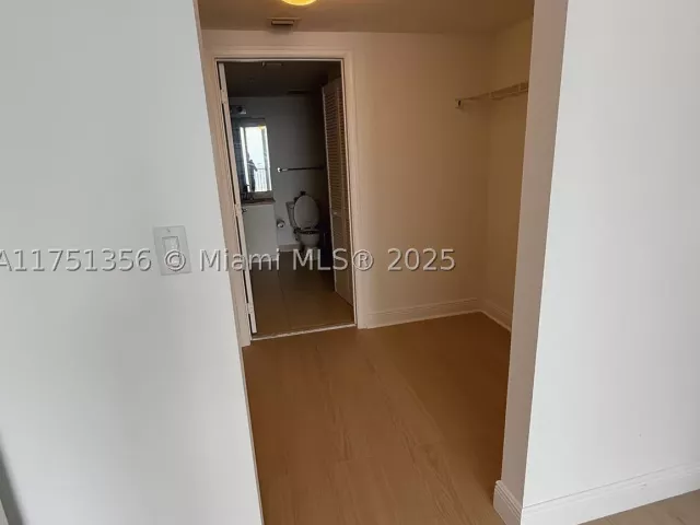 1-bedroom condo for sale in Miami - 1750 N Bayshore Dr 4809 - MondialRealty