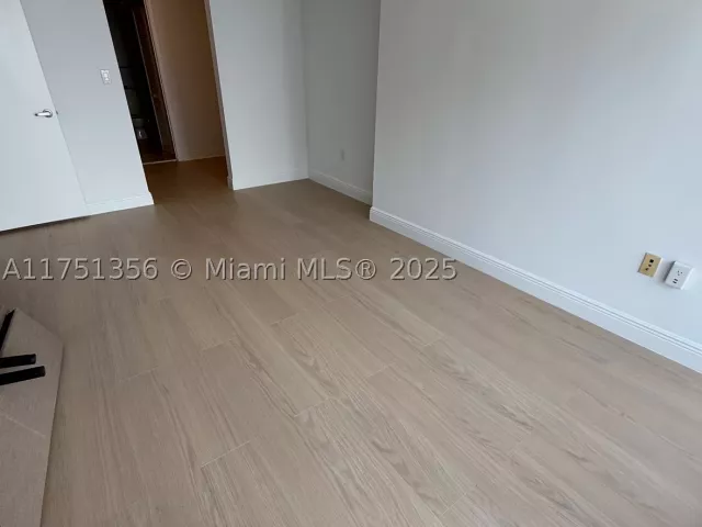 1-bedroom condo for sale in Miami - 1750 N Bayshore Dr 4809 - MondialRealty