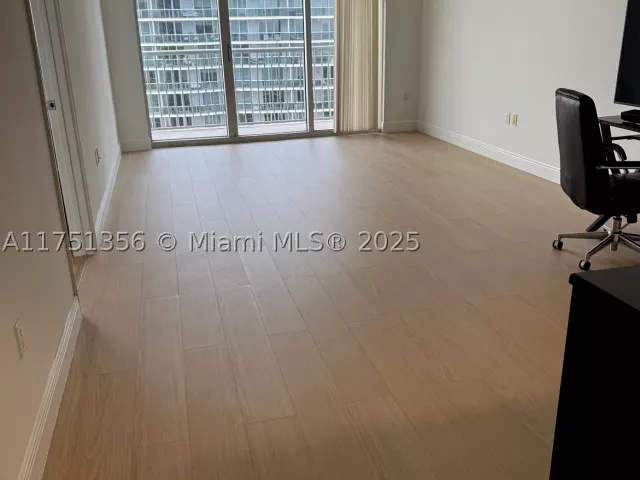 1-bedroom condo for sale in Miami - 1750 N Bayshore Dr 4809 - MondialRealty