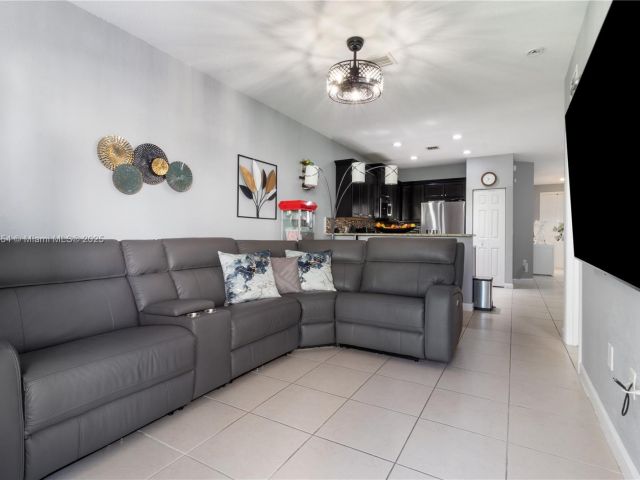 Home for sale at 9831 NW 88th Ter - photo 5585052