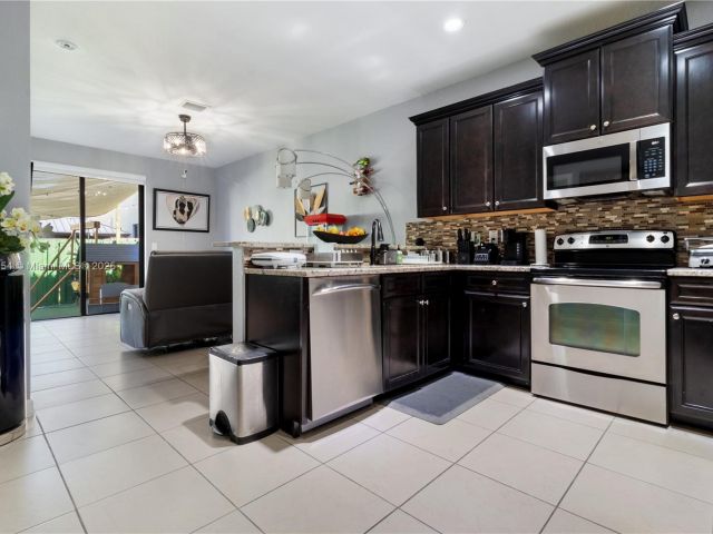 Home for sale at 9831 NW 88th Ter - photo 5585053